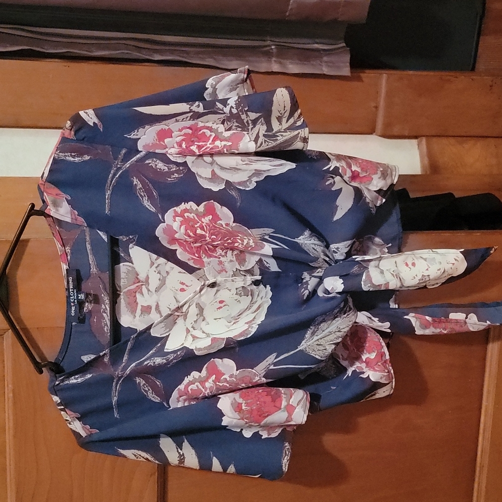 Cute floral crop summer top